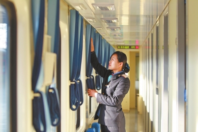 臥鋪車廂 半包式，更具私密性和舒適性。