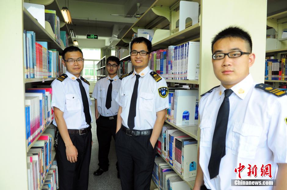 武漢高?！皠?lì)志保安團(tuán)” 集體考上研究生