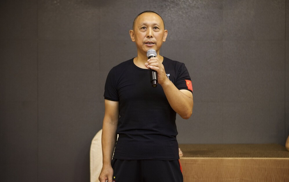 長(zhǎng)春散打總教頭舉行收徒儀式 行跪拜大禮