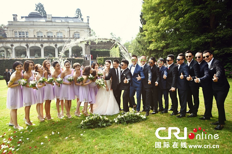 李小冉比利時辦婚禮 朱丹、鐘欣潼、應(yīng)采兒做伴娘