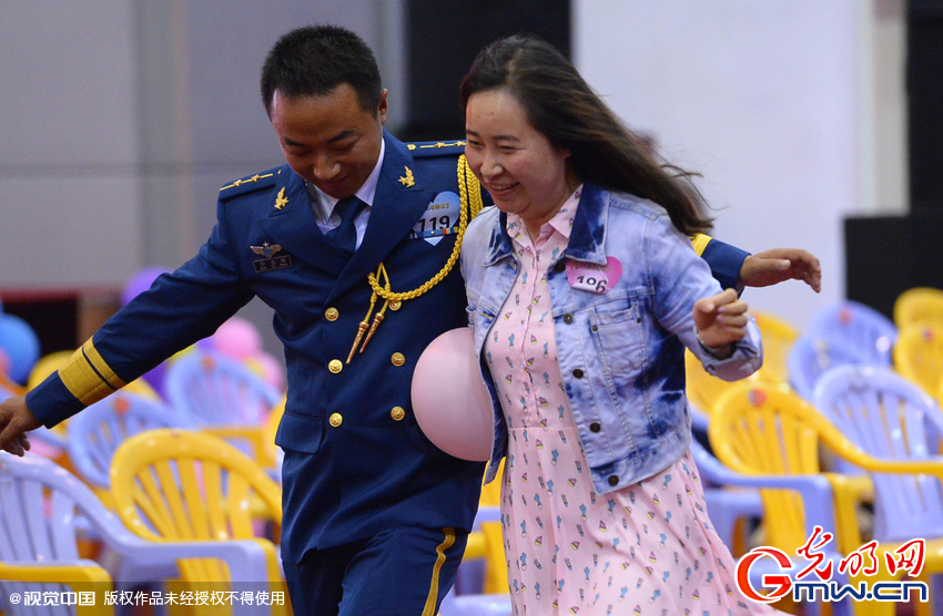 湖北武漢，“嫁人就嫁解放軍”，每年一屆的武漢軍旅姻緣會(huì)17日在駐漢空軍某指揮所文化活動(dòng)中心舉行