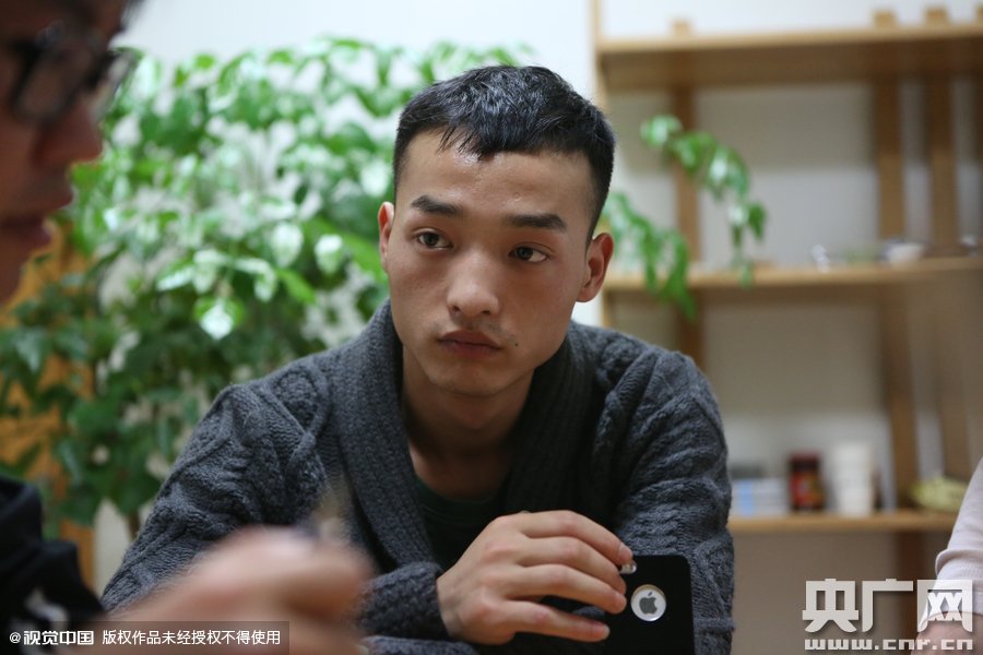 網(wǎng)絡紅人葉良辰現(xiàn)身浙江臺州，接受記者的專訪。