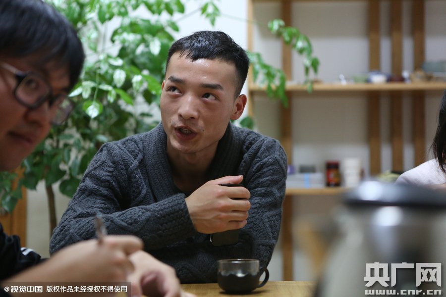 網(wǎng)絡紅人葉良辰現(xiàn)身浙江臺州，接受記者的專訪。