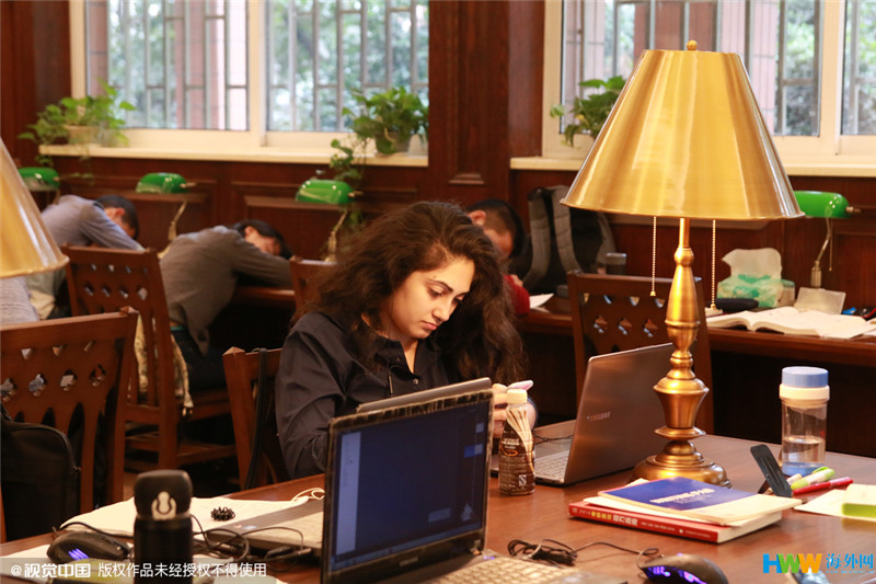 重慶大學(xué)改造翻新的“民國風(fēng)圖書館”走紅網(wǎng)絡(luò)，引得無數(shù)網(wǎng)友點(diǎn)贊