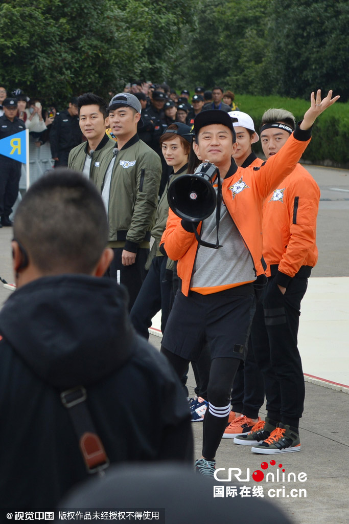 《奔跑吧兄弟》第三季劇組到南京錄制節(jié)目。