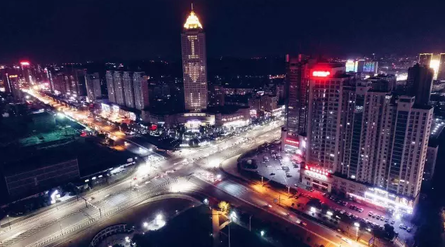 情人節(jié)最溫暖告白！84歲老人包下整樓示愛老伴