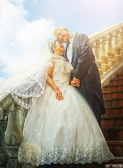 為愛圓夢！八旬老人帶老伴拍攝童話式夢幻婚紗照(圖)
