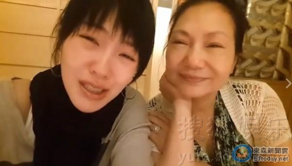 看明星花式秀母親節(jié)！甜馨上鏡鄧超祝福三個(gè)媽