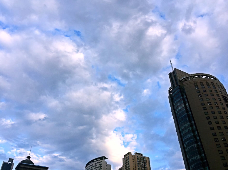 又被鄭州的藍(lán)天刷屏！隨便一拍就是手機(jī)壁紙