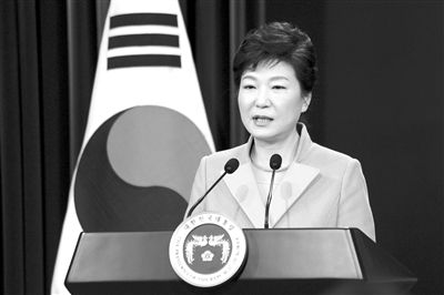 1月6日，韓國總統(tǒng)樸槿惠在首爾總統(tǒng)府青瓦臺舉行的新年記者會上發(fā)言。新華社發(fā)