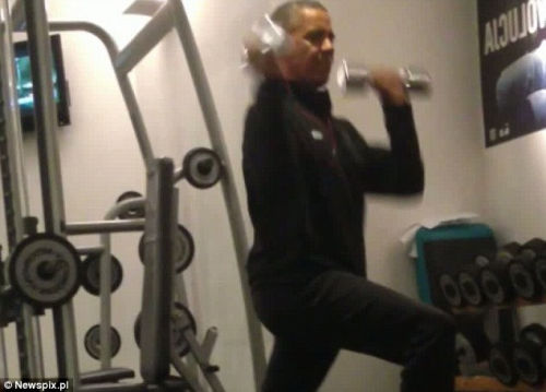 奧巴馬安保現(xiàn)漏洞舉啞鈴健身時(shí)遭偷拍（組圖）（5）