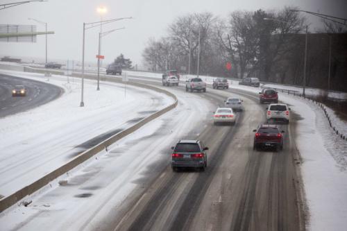 特大暴風(fēng)雪襲擊美國東北部，多州進入緊急狀態(tài)。