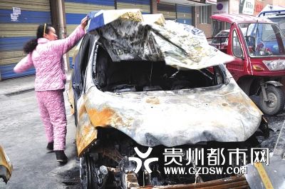 才跑8000公里的車被燒得不成樣子。