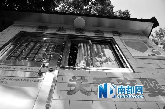 設(shè)置在廣州社會福利院門口的“嬰兒安全島”。 南都記者 梁煒培 攝