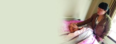 趙靜霞把老父親搬進(jìn)養(yǎng)老院照顧。