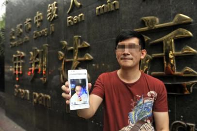 5月20日，成都市中級(jí)人民法院，駱先生再次將前女友告上法庭。