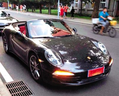 近日，一組“北體大畢業(yè)典禮豪車云集堪比車展”組圖在網(wǎng)絡(luò)爆紅。網(wǎng)絡(luò)截圖