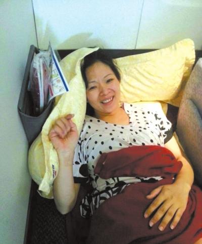孕婦飛機上順產“高空雙胞胎” 機上恰巧有醫(yī)生