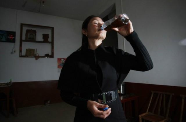 湖南村民牛羊糞泡水治癌 或因無(wú)法負(fù)擔(dān)醫(yī)藥費(fèi) 湖南村民牛羊糞泡水治癌 或因無(wú)法負(fù)擔(dān)醫(yī)藥費(fèi)