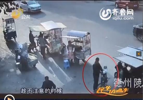 在臨盤市場被抓之后，薦某竟然拿出了一把匕首