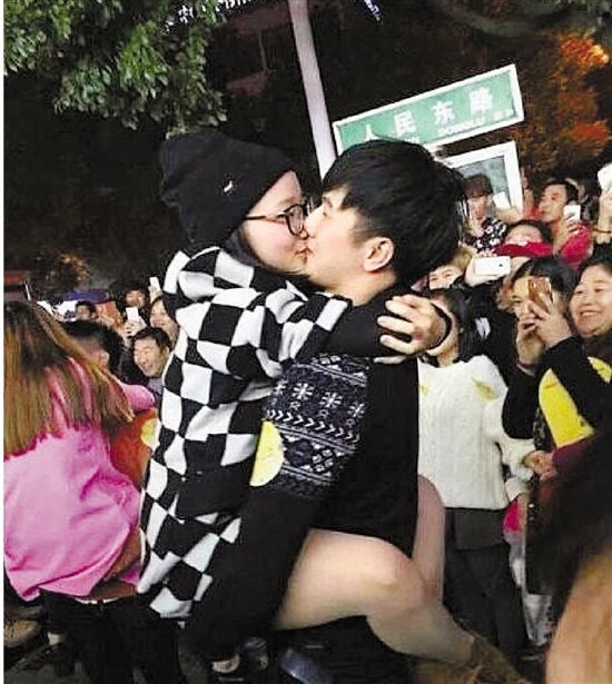 雖只是縣城的比賽，但水準(zhǔn)著實(shí)不低，居然有選手采用考拉式。