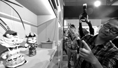 北京故宮吉祥物“壯壯”和“美美”昨天首度對(duì)外亮相。中新社發(fā)