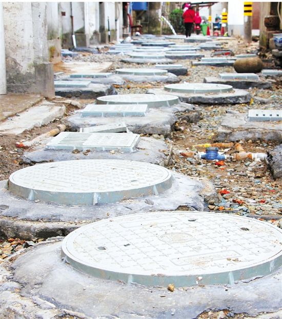 浙江紹興100米小路分布60余個(gè)窨井蓋 浙江紹興100米小路分布60余個(gè)窨井蓋