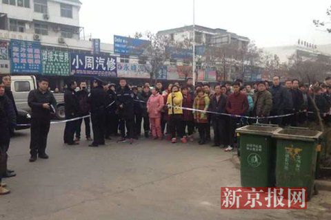 亳州路邊垃圾桶內(nèi)驚現(xiàn)碎尸。網(wǎng)友供圖