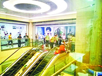 遇難女子家屬很悲傷。