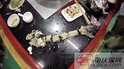 拼出魚(yú)骨，推斷魚(yú)沒(méi)有3斤8兩。 本報(bào)記者 平索茜 攝