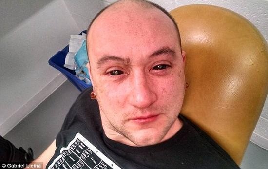 一支來(lái)自加州的研究團(tuán)隊(duì)研發(fā)了一種能使人類(lèi)擁有夜視能力的藥水。該溶液由二氫卟吩e6與胰島素和生理鹽水混合而成。在往實(shí)驗(yàn)對(duì)象加西亞?里西納眼中滴入少量溶液之后，他的眼睛先是呈現(xiàn)全黑色，但在藥水被吸收之后即恢復(fù)正常。