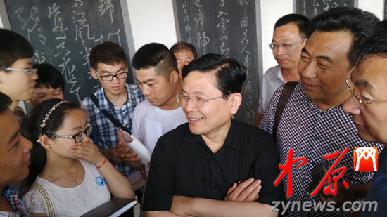 余光中、汪國真做客杜甫故里 共話詩圣家國情懷