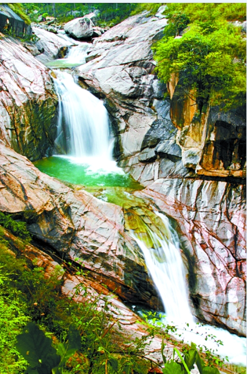 沙灘、狂歡、草裙舞，來(lái)五朵山體驗(yàn)激情夏日！