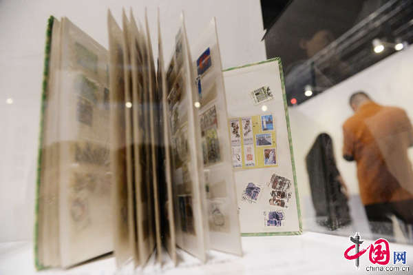 國內(nèi)首個失戀展亮相上海 女孩因失戀剪掉頭發(fā)