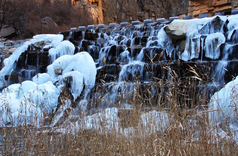 冬天來通天峽看冰掛吧!景區(qū)門票半價優(yōu)惠哦。
