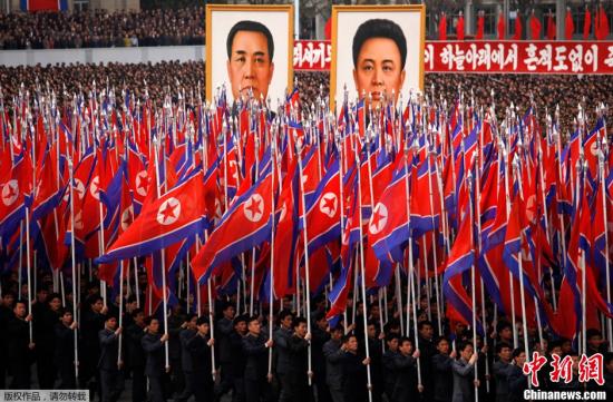 4月20日，包括軍人、公務(wù)員與平壤市民在內(nèi)的朝鮮各界民眾在金日成廣場集會，譴責并發(fā)誓要“消滅”韓國李