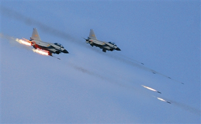 戰(zhàn)機對地攻擊。劉應(yīng)華攝