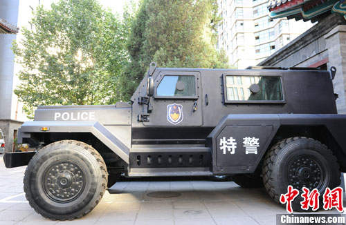 　　國產(chǎn)輕型聯(lián)合越野戰(zhàn)車側(cè)面照。張龍云攝