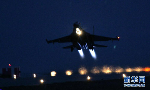 中國空軍在西北戈壁展開多機(jī)種聯(lián)合夜間對(duì)抗