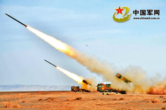 某新型火箭炮實施精確打擊。劉文峰攝