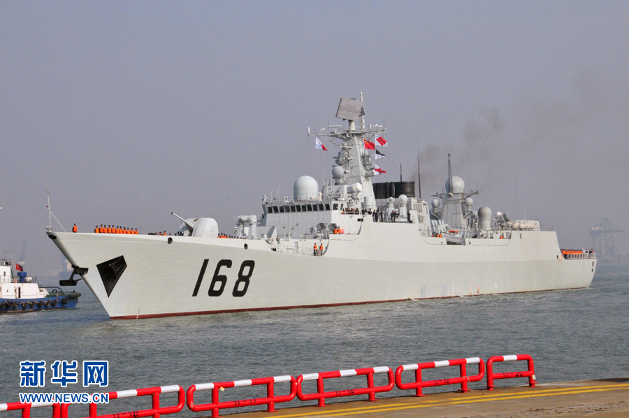 　25日15時(shí)，海軍南海艦隊(duì)“廣州”號(hào)驅(qū)逐艦駛?cè)霃V州南沙汽車(chē)碼頭