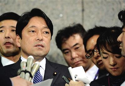 2月5日晚，日本防衛(wèi)省大臣小野寺召開緊急記者會，公開日本自衛(wèi)隊軍艦被中國軍艦雷達(dá)瞄準(zhǔn)的消息。據(jù)稱，首相安倍晉三親自下達(dá)了公開的指令。