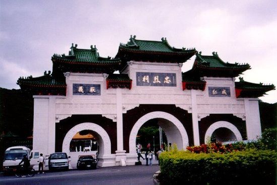 位于臺北的忠烈祠供奉著從孫中山革命，到抗日戰(zhàn)爭，解放戰(zhàn)爭所有陣亡國民黨士兵的靈位。