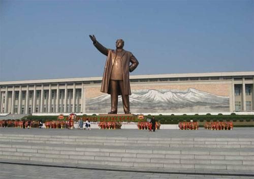 韓國稱或利用導(dǎo)彈對平壤等大城市的金日成、金正日銅像進(jìn)行精密打擊