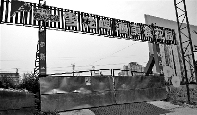 臨時(shí)停車場成了啤酒美食夜市