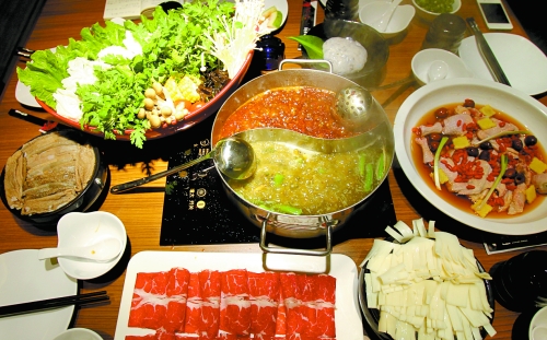 山西火鍋店爆炸事件后，鄭州用電磁爐的火鍋店生意火爆。