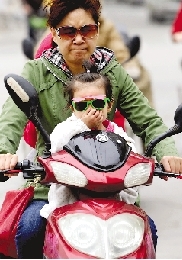 昨天清晨，文化宮路。 鄭州晚報(bào)記者 張翼飛 圖