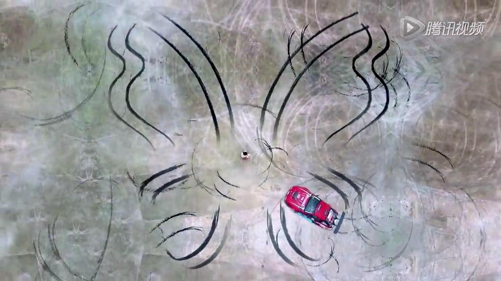 真人版“藤原拓?！崩@美女飄移輪印畫(huà)蝴蝶