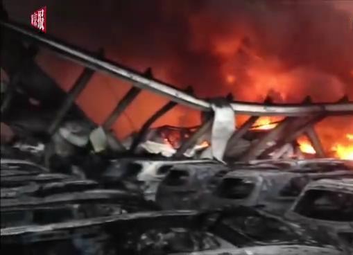 實(shí)拍：塘沽爆炸現(xiàn)場(chǎng)成汽車(chē)墳場(chǎng)