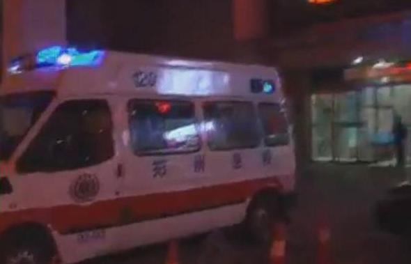 女兒不救父親，鄰居很憤怒